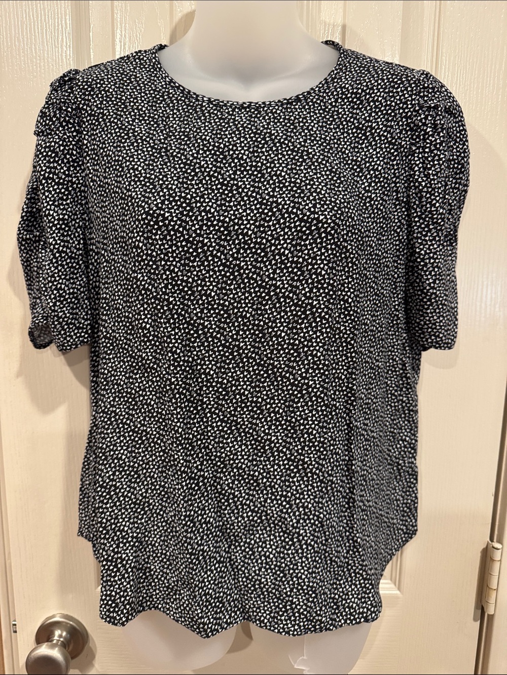 LOFT Black and White Tiny Hearts pattern blouse. Sz Small